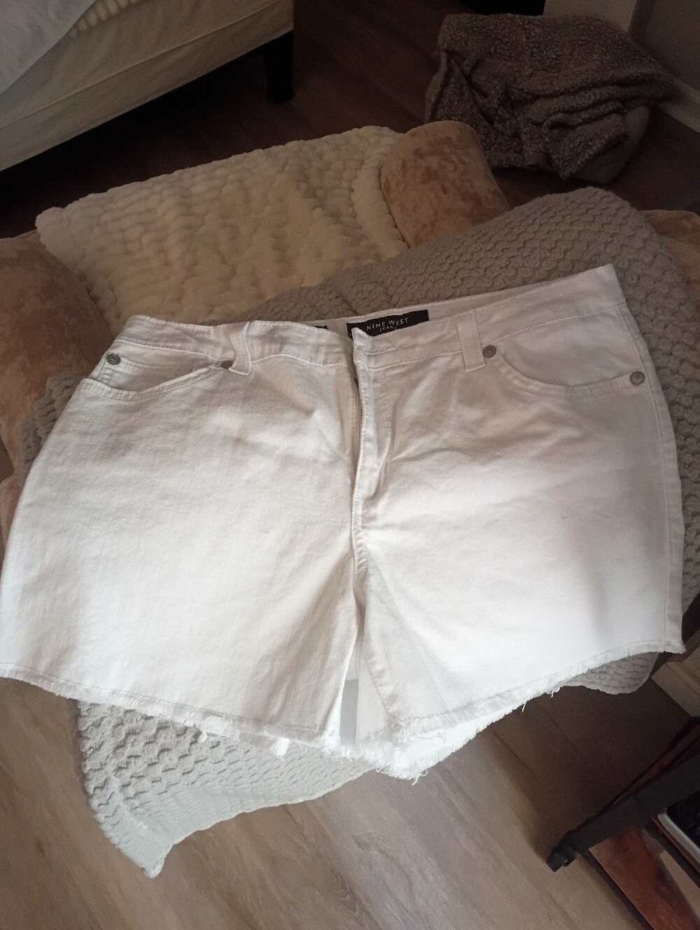 Nine West White Shorts 12